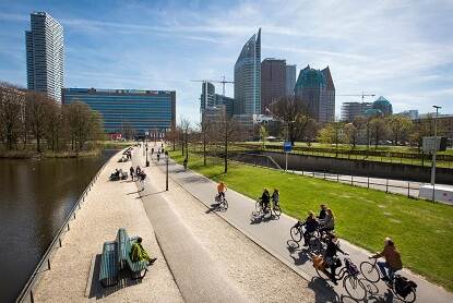 Gevolgen publieke dienstverlening voor uitgezonden rijksmedewerker